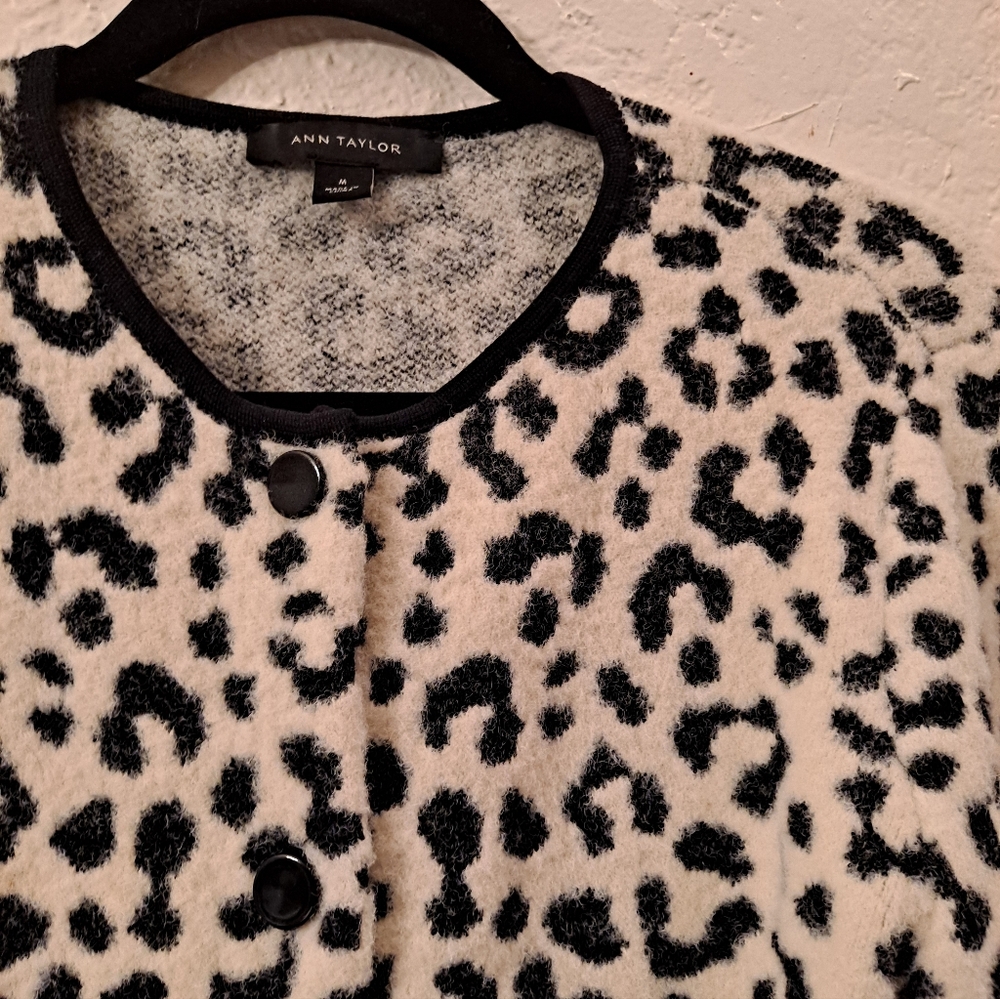 Ann Taylor Leopard Print Button Front Cardigan Sweater Women's Size Medium - Picture 2 of 5